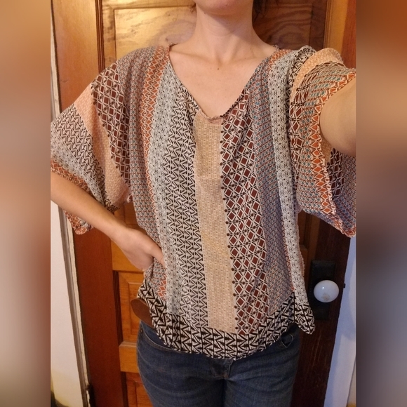 Flowy Patterned Top - Picture 2 of 3